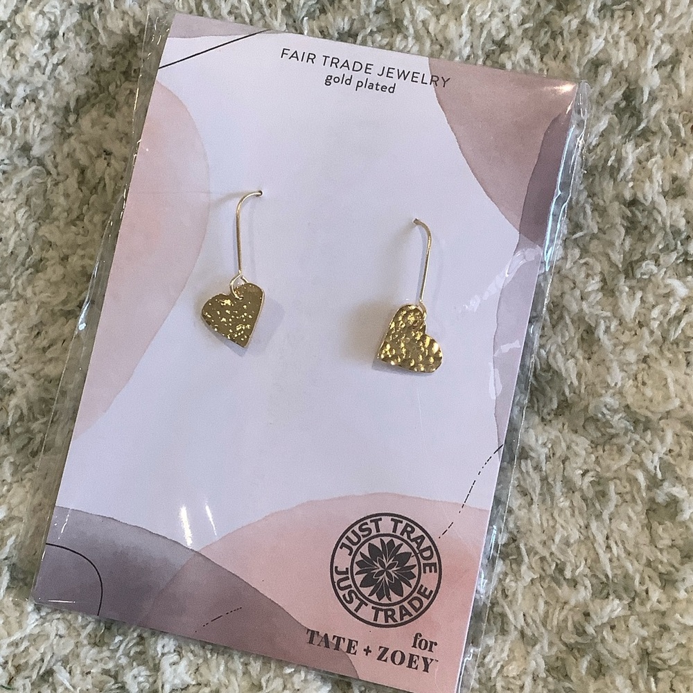 Gold Plated Hammered Heart Pierced Earrings NWT Tate & Zoey .50”